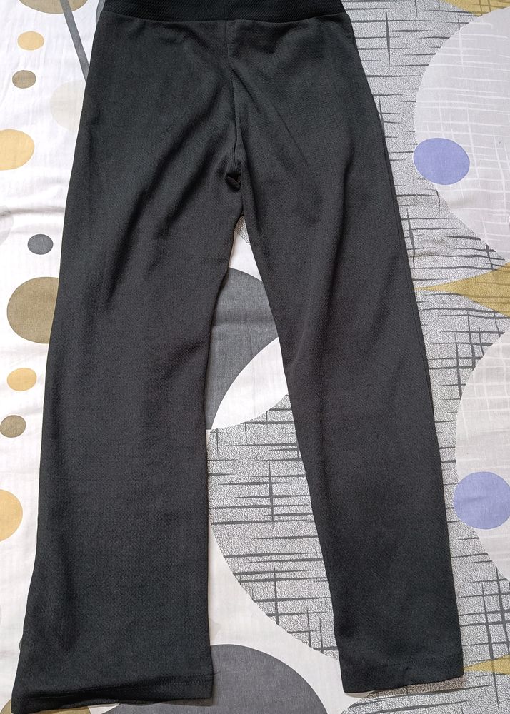 Get Free Delivery On This Black Trouser. Waist- 28. No Damage.