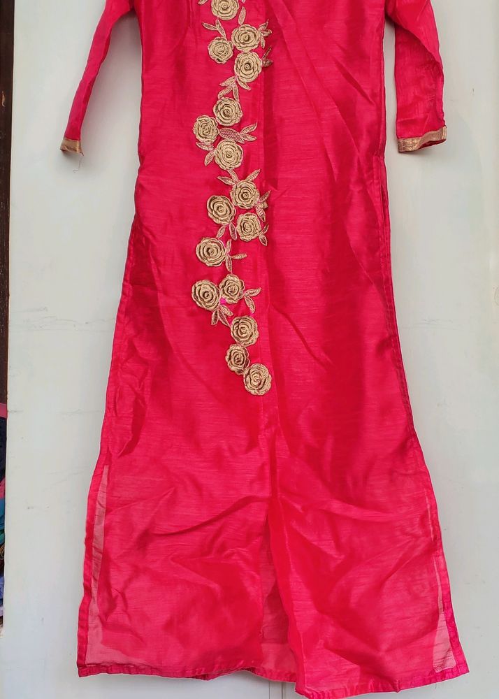 STITCHED SUIT WITH ZARI FLOWERS & MIDDLE SLIT