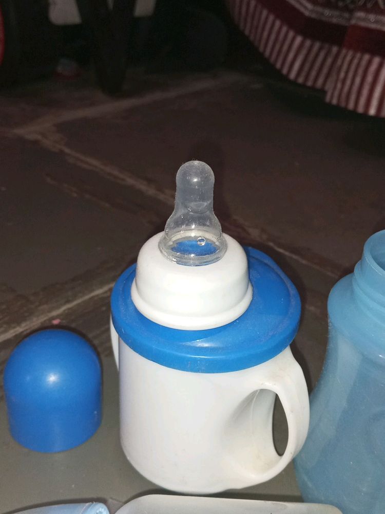 Feeding Bottles N Sipper