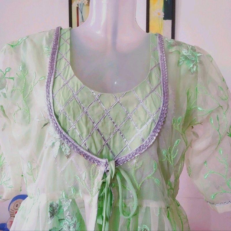 🆕 Green Cotton Gown With Free Organza Shrug