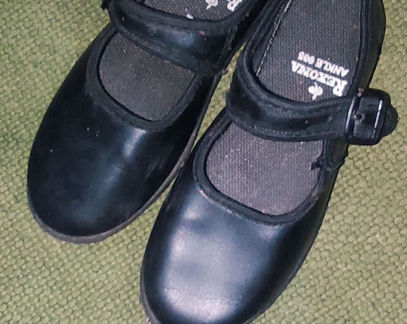 I'm Selling Black Ballie  Girl's Shoes