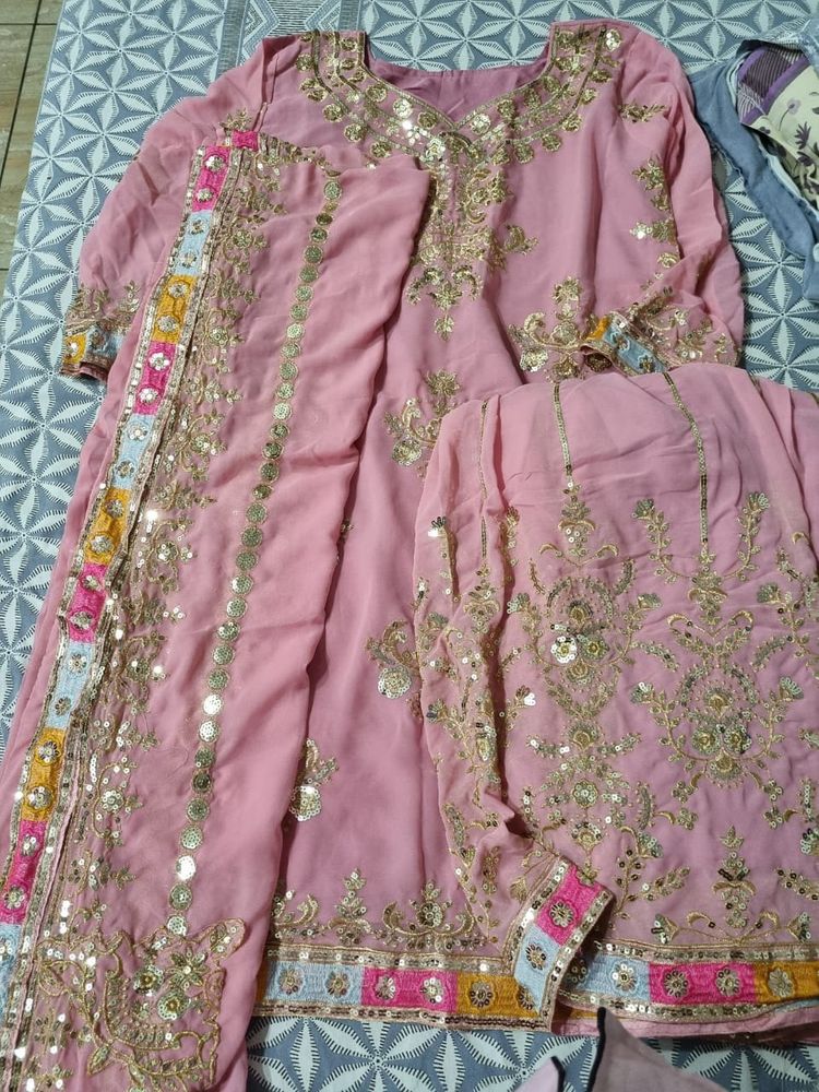 Party Wear Suit @ Rs2000