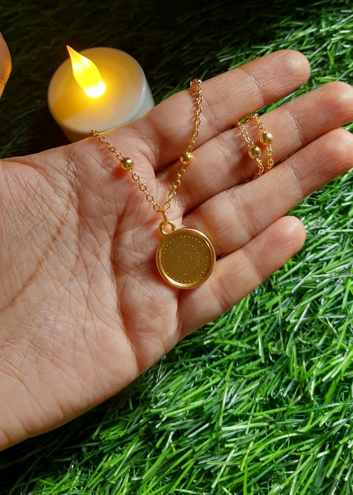 Gold Toned Coin Neckpiece🪙