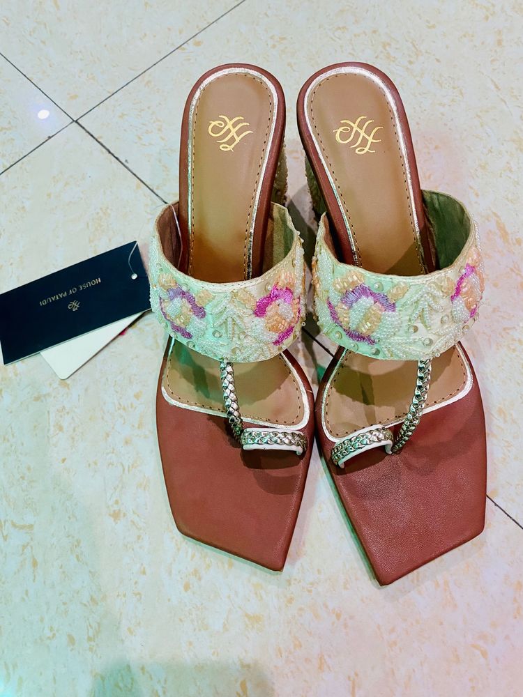 House Of Pataudi Embellished Ethnic Heels