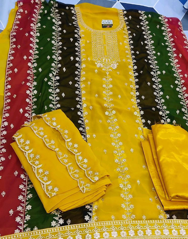 Pakistani Unstiched Suit set...