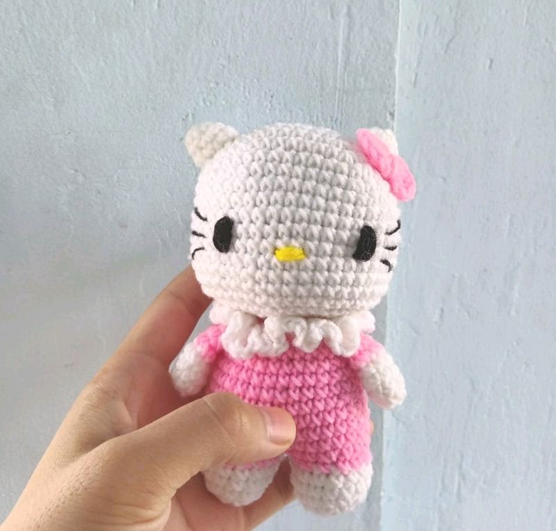 Handmade Hello Kitty crochet keychain