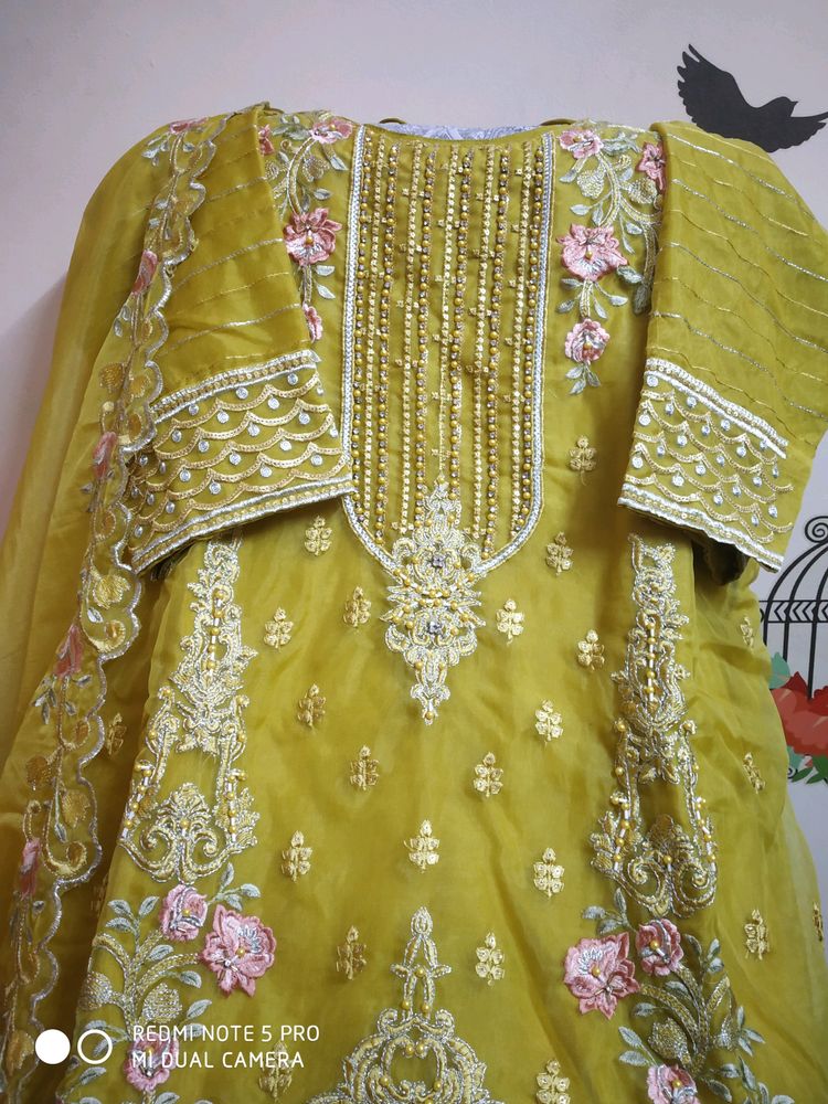 Pakistani Stitched Dress💛