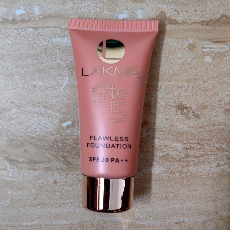 Lakme 9 To 5 Flowless Foundation