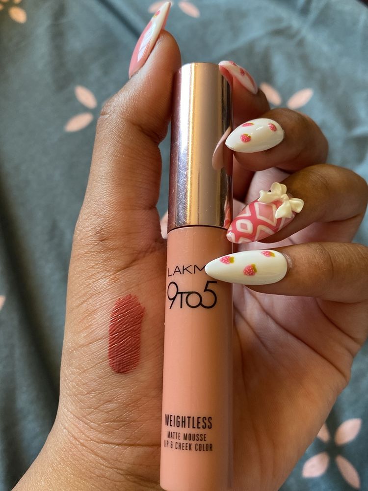 Lakme 9to5 Weightless Mousse Lipstick