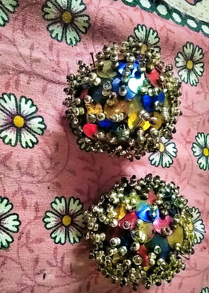 2 Colorful Shiny Pretty Boll Showpiece