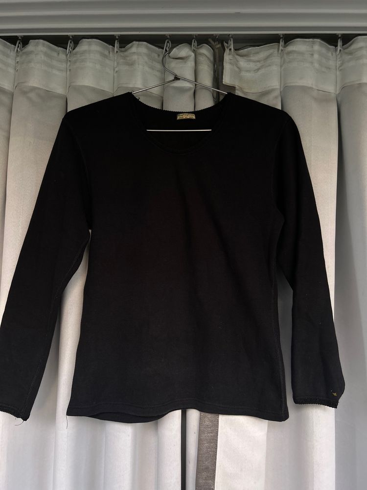 Black Sweatshirt Type Top