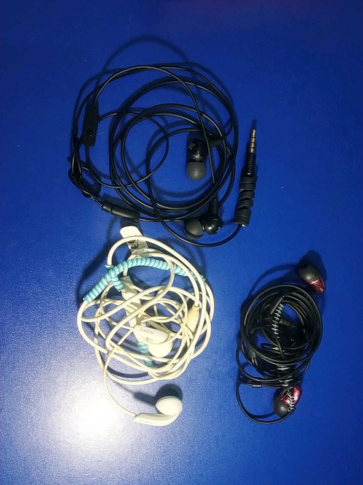 3 Branded Earphones( Jbl, Sony Old Retro, Philips)