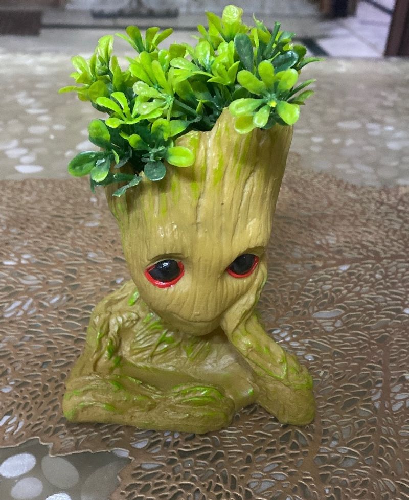 Groot Showpeice Pencil Stand