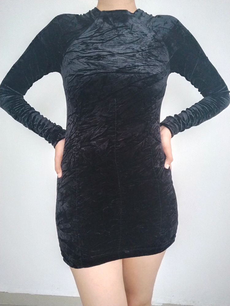 Hot Black Dress ..New..mid Dres