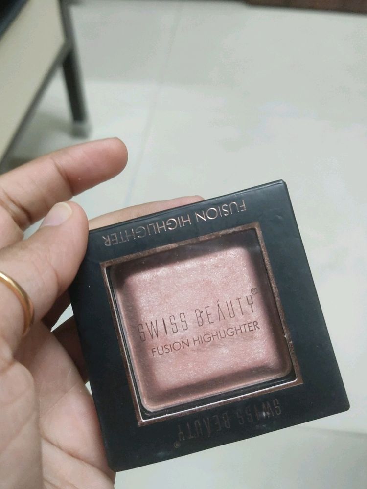 Branded New Swizz Beauty Highlighter