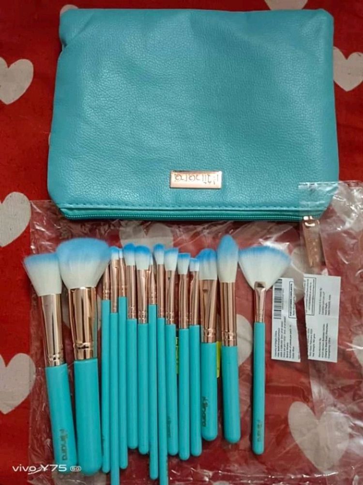 15 Piece Makeup Brushes Set With Pouch