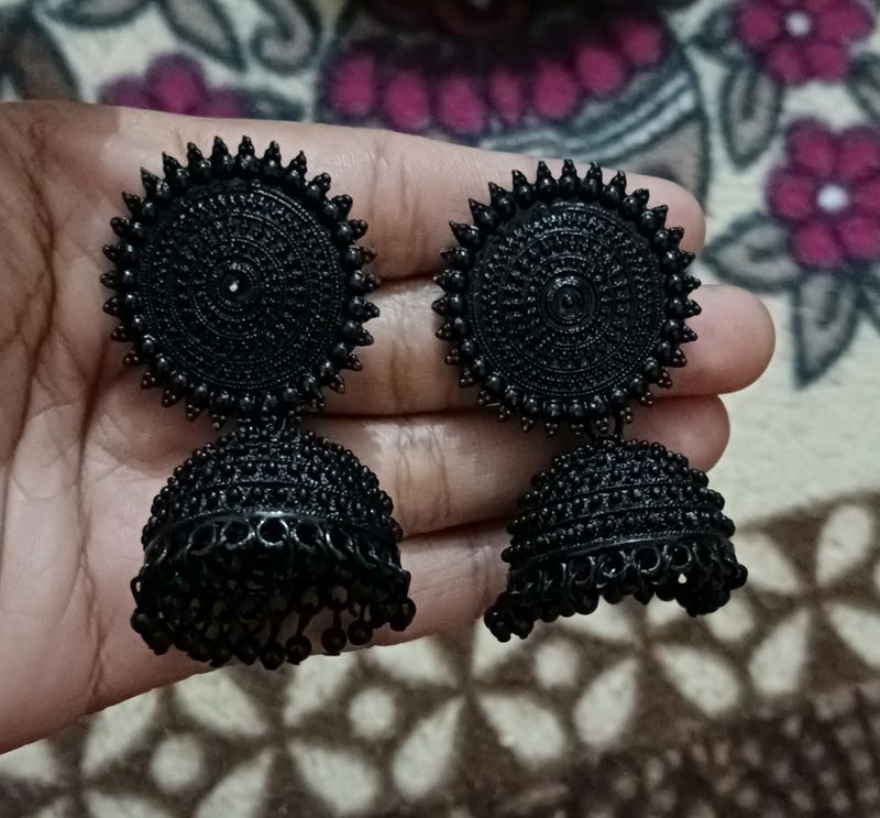 Black Jhumki Earning