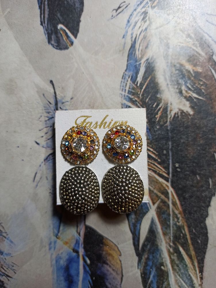 2 Pairs Of Stud Earrings