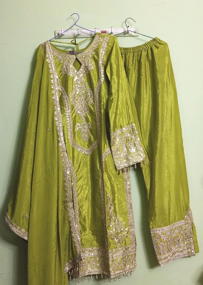 New/Unused Embroidery Kurta Full Set