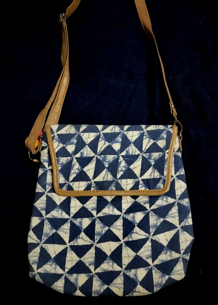 Sling bag ( Price Negotiable)