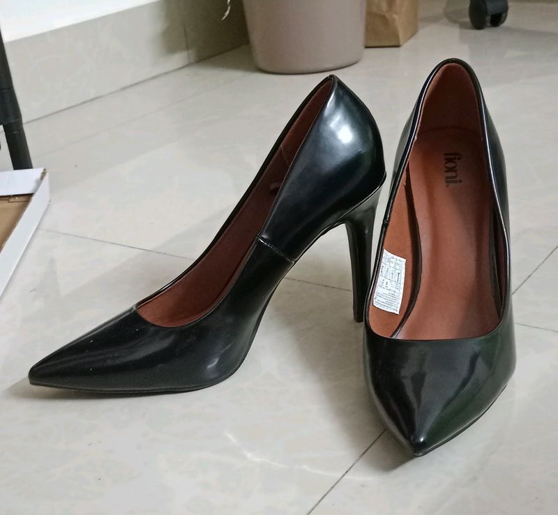 PRICE DROP Black Classic Shoes Heels