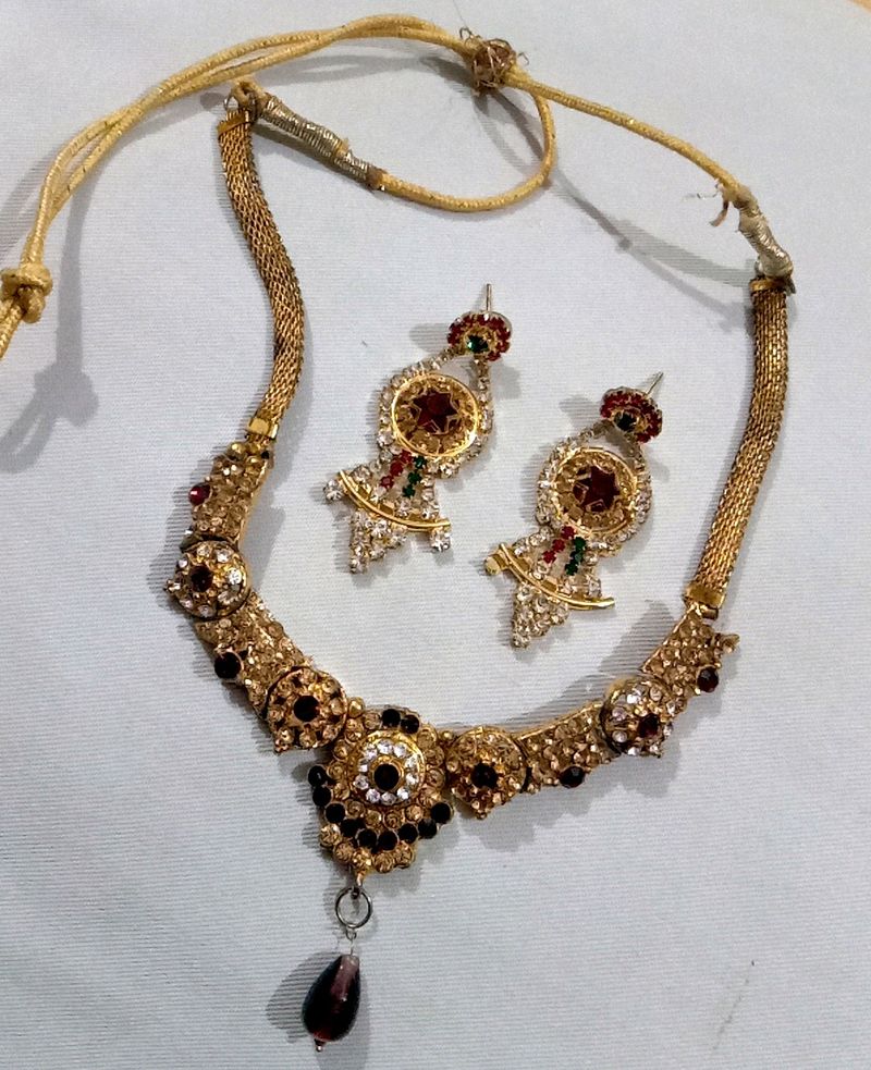 BEAUTIFUL SET WITH EARRINGS