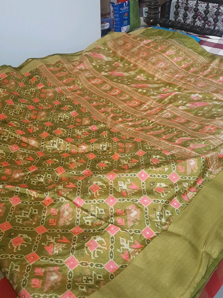 Beautiful Saree With Unstitched Blouse Piece