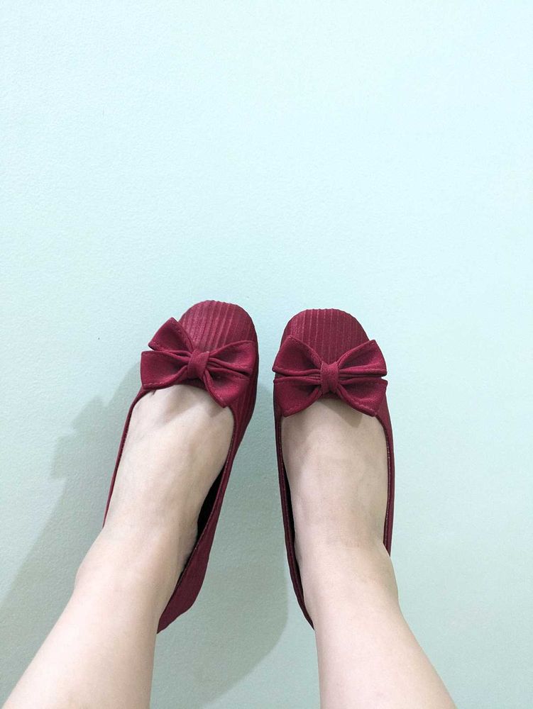 Cute Red Bow Pumps