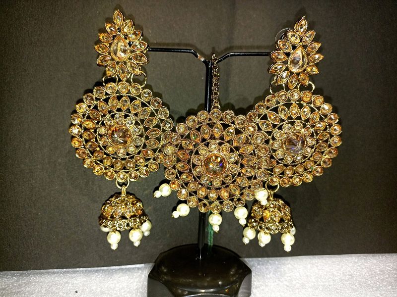 Ethnic Earrings With Maang Tikka