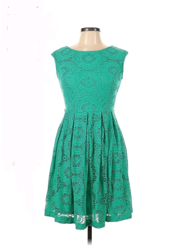 XL LACE SHEATH DRESS.