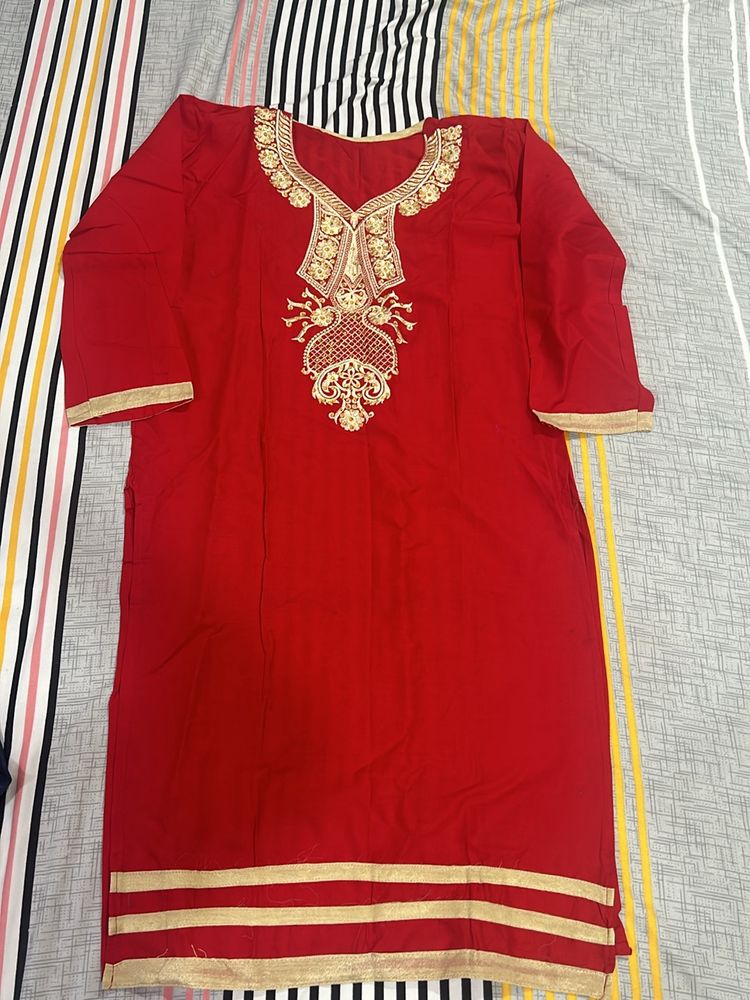 Combo Of Kurti And Saree Pin