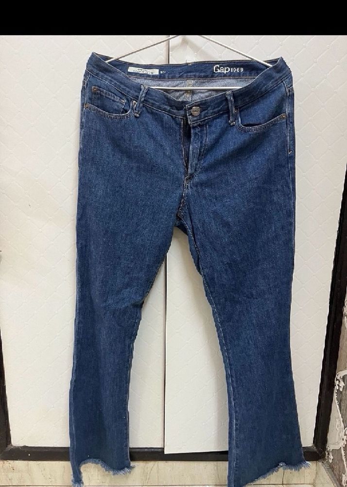 VERY GOOD BELL BOTTOM JEANS , GIVES A BESTT FITT