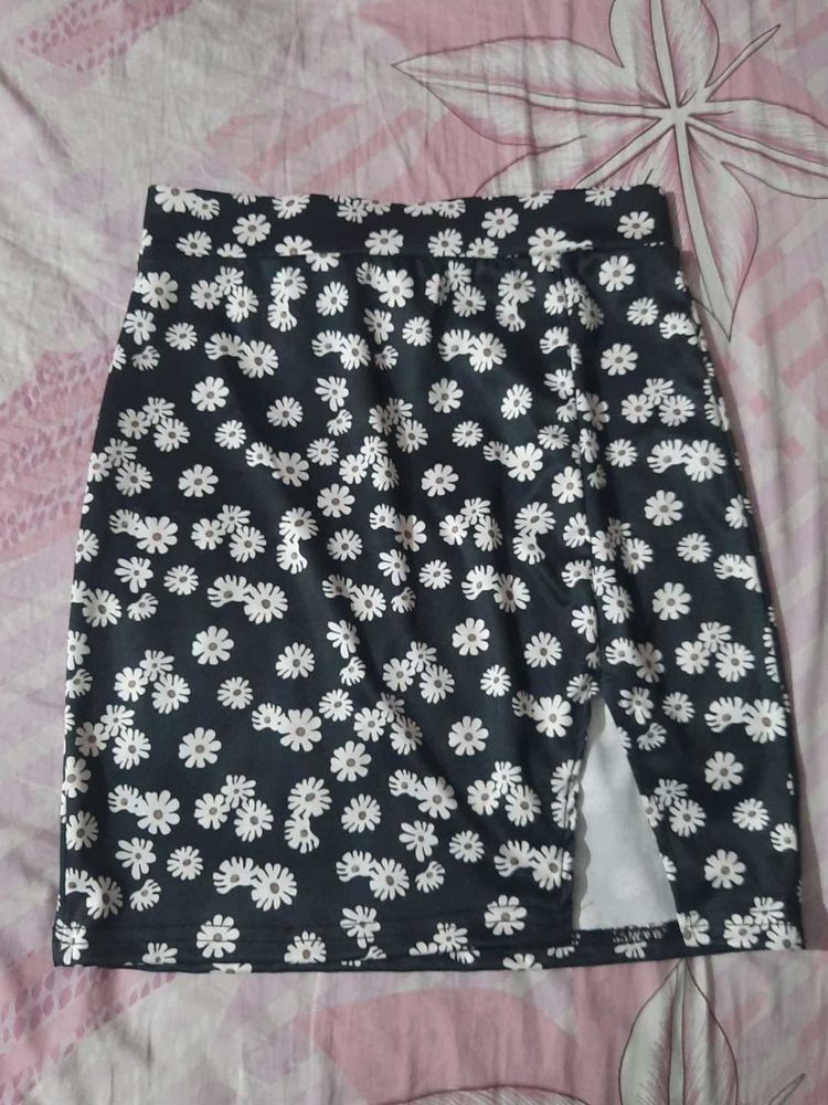 Black Skirt With White Flowers Print