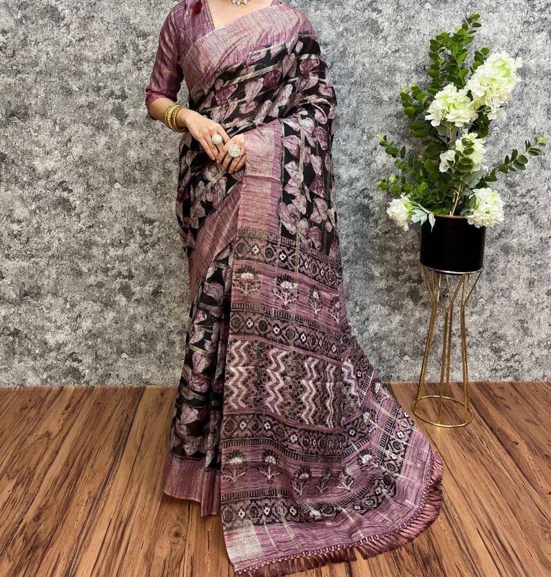 SoftLinen FloralPrinted Saree With Contrast Blouse