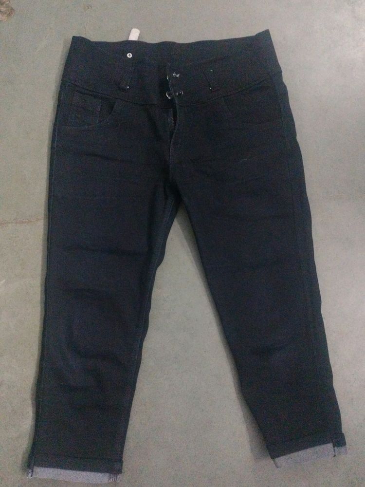 Black 3/4th Jeans With Silver Buttons