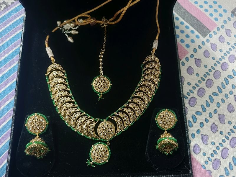 Green Necklace Set