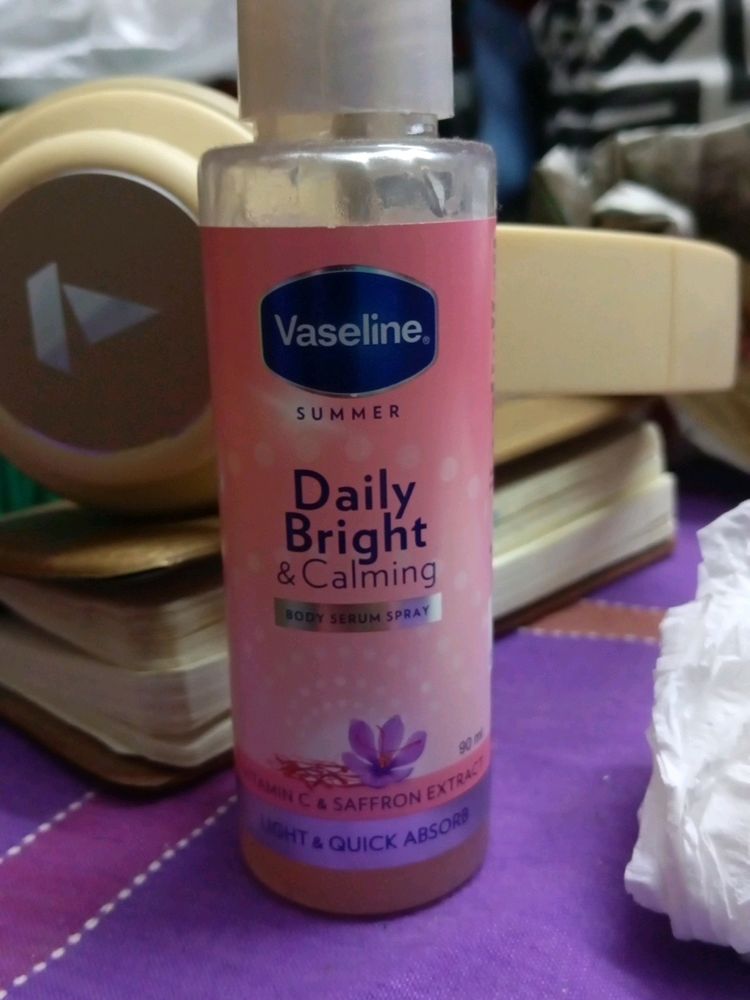 Vaseline Daily Bright & Calming Body Serum Spray (90ml) With Vitamin C & Saffron Extracts