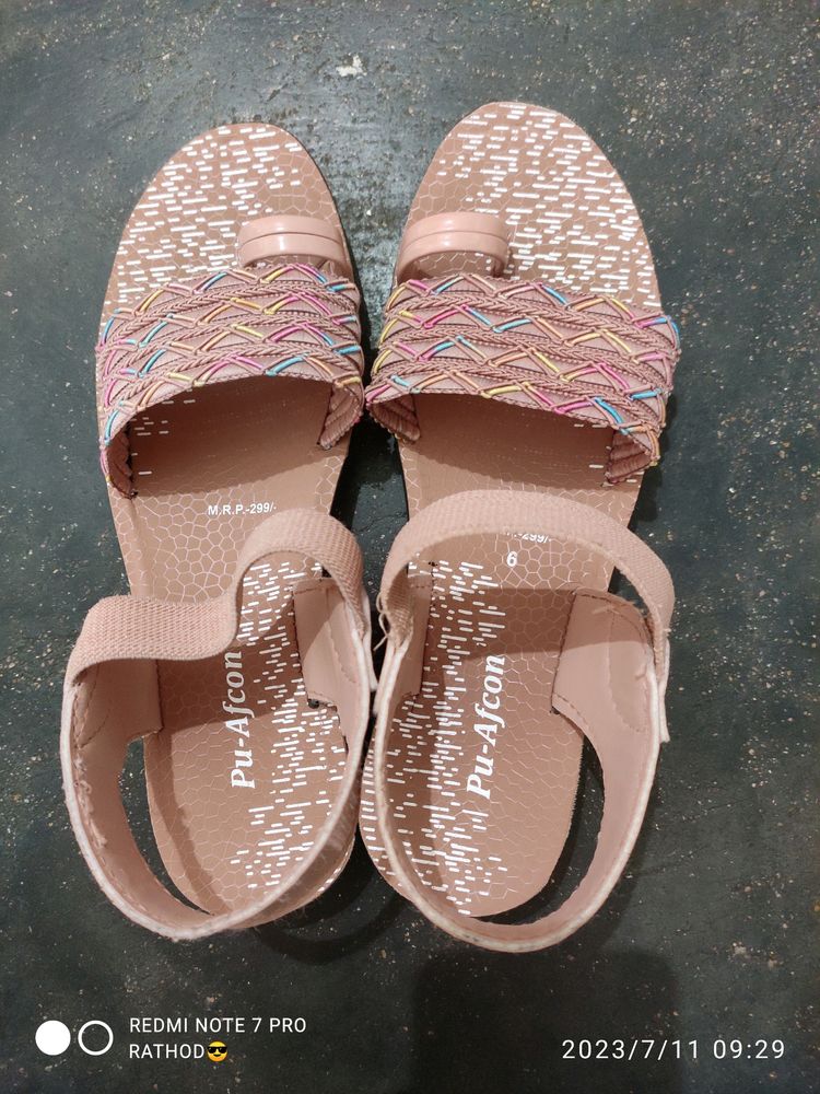 New Sandals For Girls Negotiable