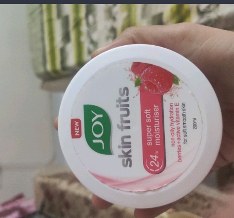 JOY Skin Fruits Super Soft Moisturize