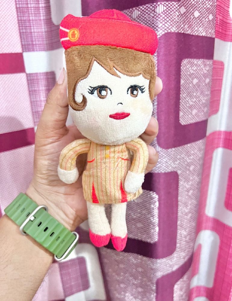 Dubai Airs host Girl Soft Toy Hand Band