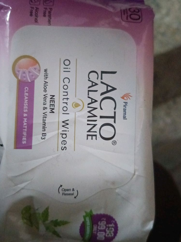 Lacto Calamine Oil Control Wipes