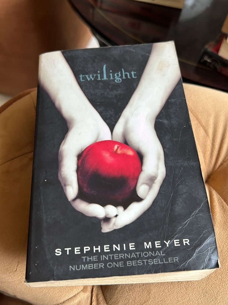 Twilight By Stephenie Meyer