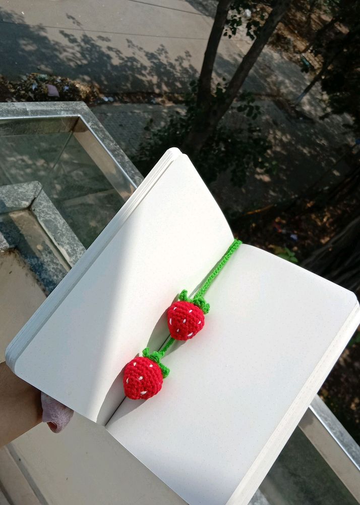 Crochet Strawberry Bookmark 🍓