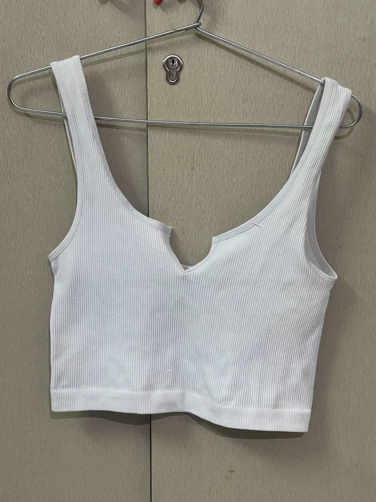 White sleeveless crop