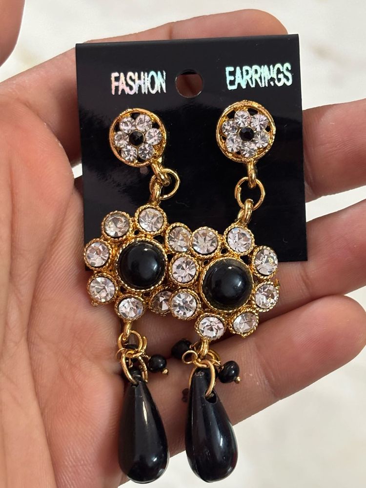 black Kundan Earrings And Pendant