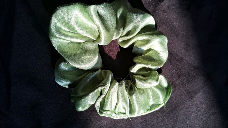 GREEN SCRUNCHIES