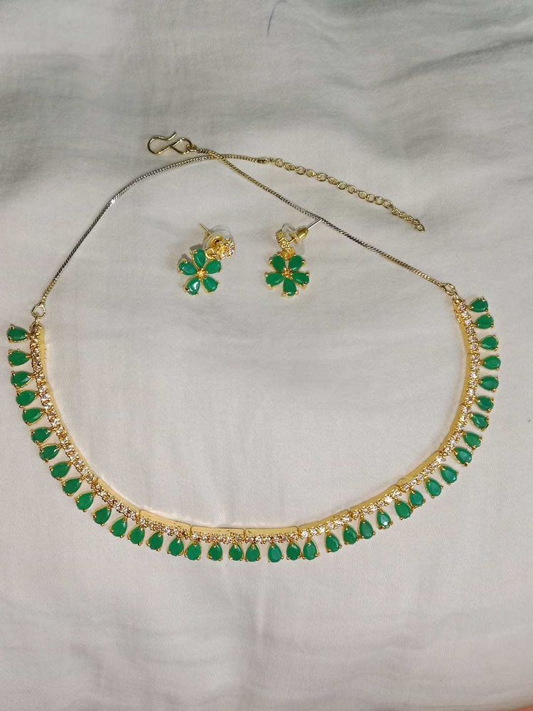 Beautiful Bottle Green Necklace With Earrings Set