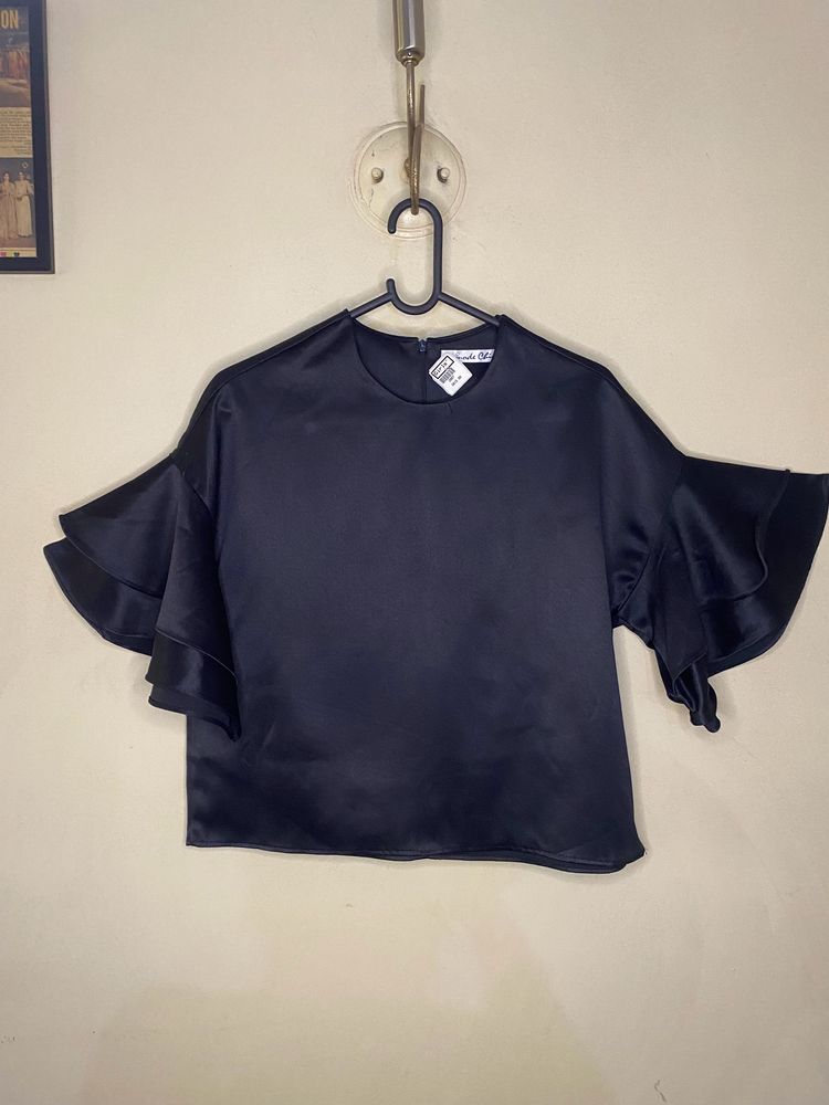 La Mode Chic Black Flaired Sleeves Top