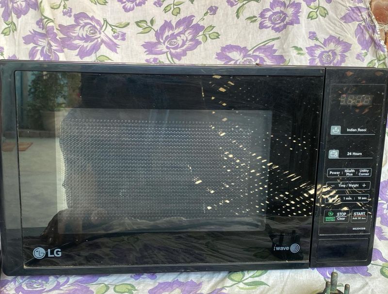 LG Solo Microwave Oven (MS2043DB)