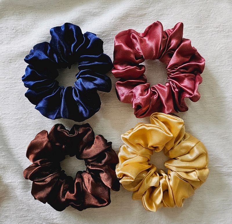 Set Of 4 Scrunchies✨